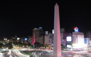 Obelisco de Buenos Aires durante a noite