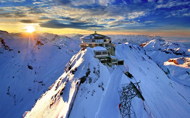 Estação da Montanha com neve