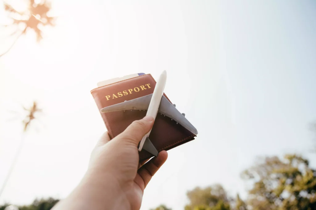 Desvendando a Necessidade de um Seguro Viagem 1 AnyConv.com female tourist holding passport travel concept 2023 11 27 05 20 57 utc – desvendando,necessidade,explorar